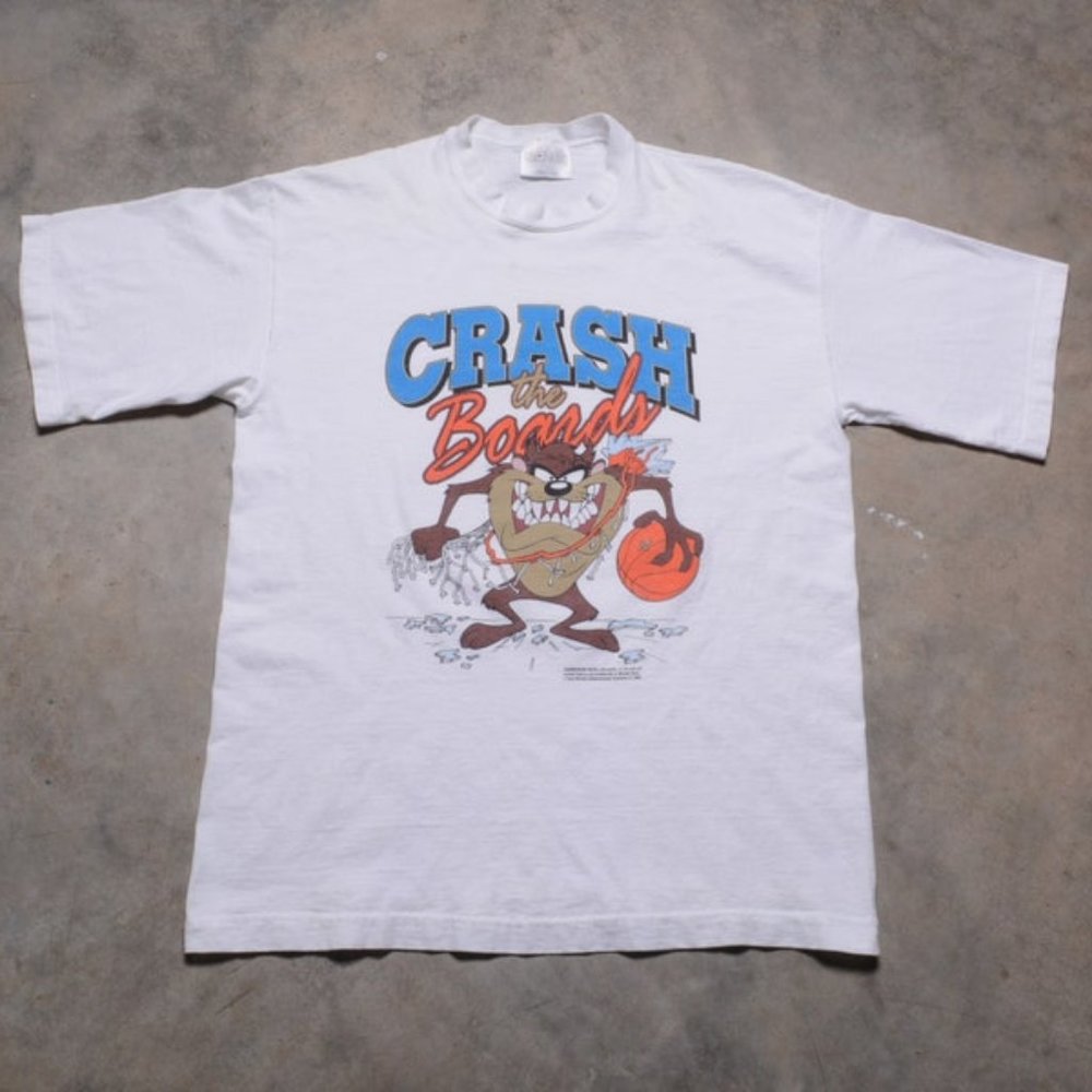 Vintage 90s Taz Crash the Boards t-shirt basketball tee Looney Tunes Warner Bros